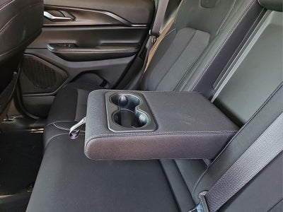 2023 Jeep Grand Cherokee Laredo 4WD