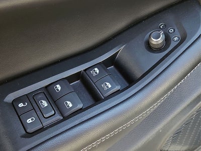 2023 Jeep Grand Cherokee Laredo 4WD