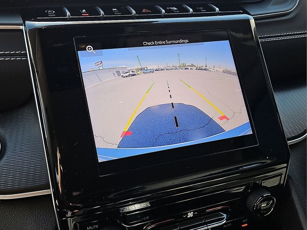 2023 Jeep Grand Cherokee Laredo 4WD