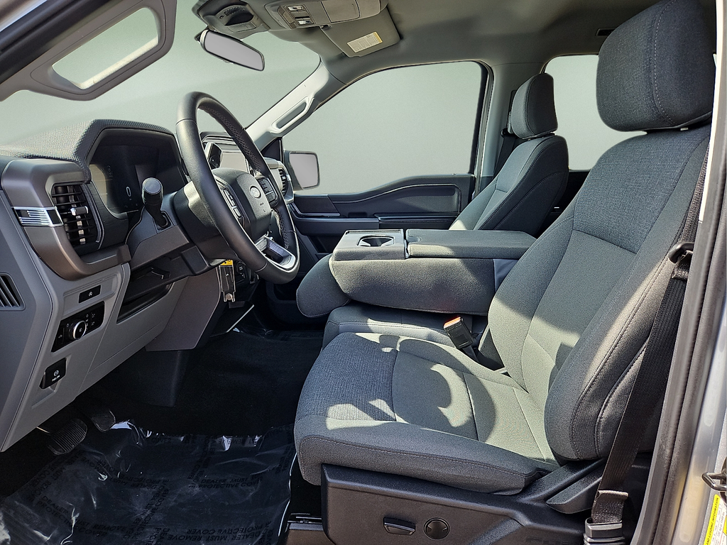 2025 Ford F-150 XLT SuperCrew 4WD One-Owner, Clean Carfax