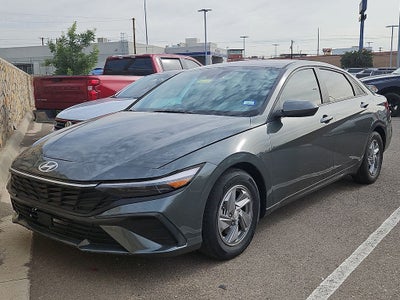 2025 Hyundai Elantra SE - up to 41 MPG Highway