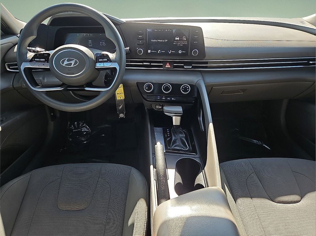 2025 Hyundai Elantra SE - up to 41 MPG Highway