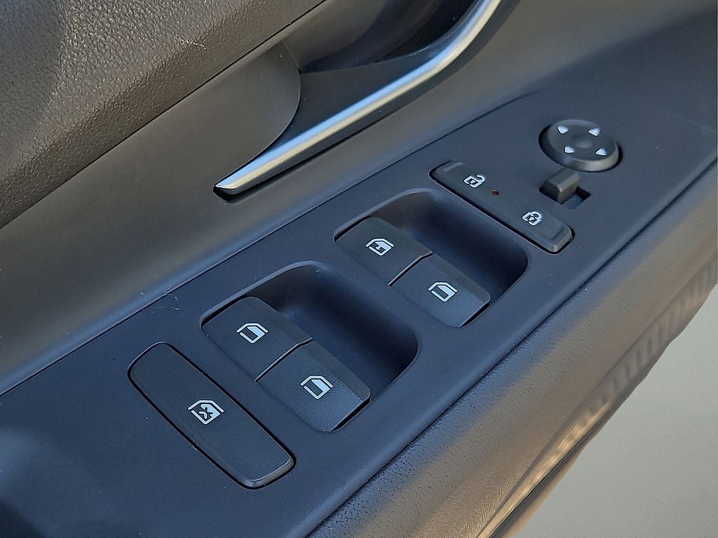 2025 Hyundai Elantra SE - up to 41 MPG Highway