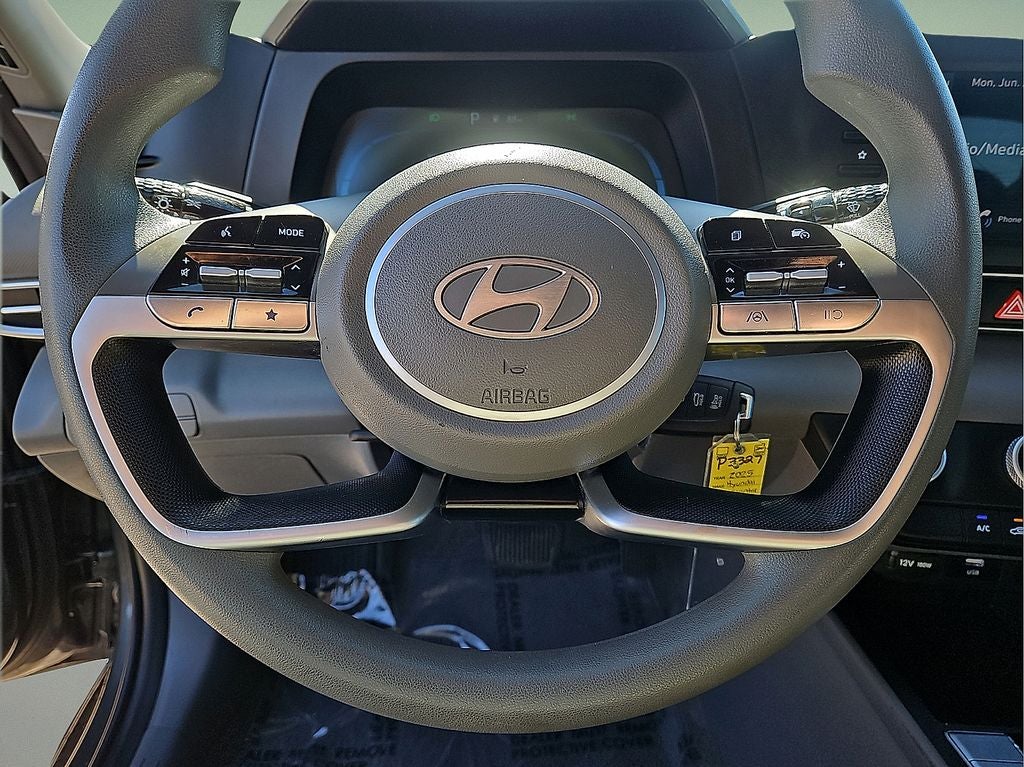 2025 Hyundai Elantra SE - up to 41 MPG Highway