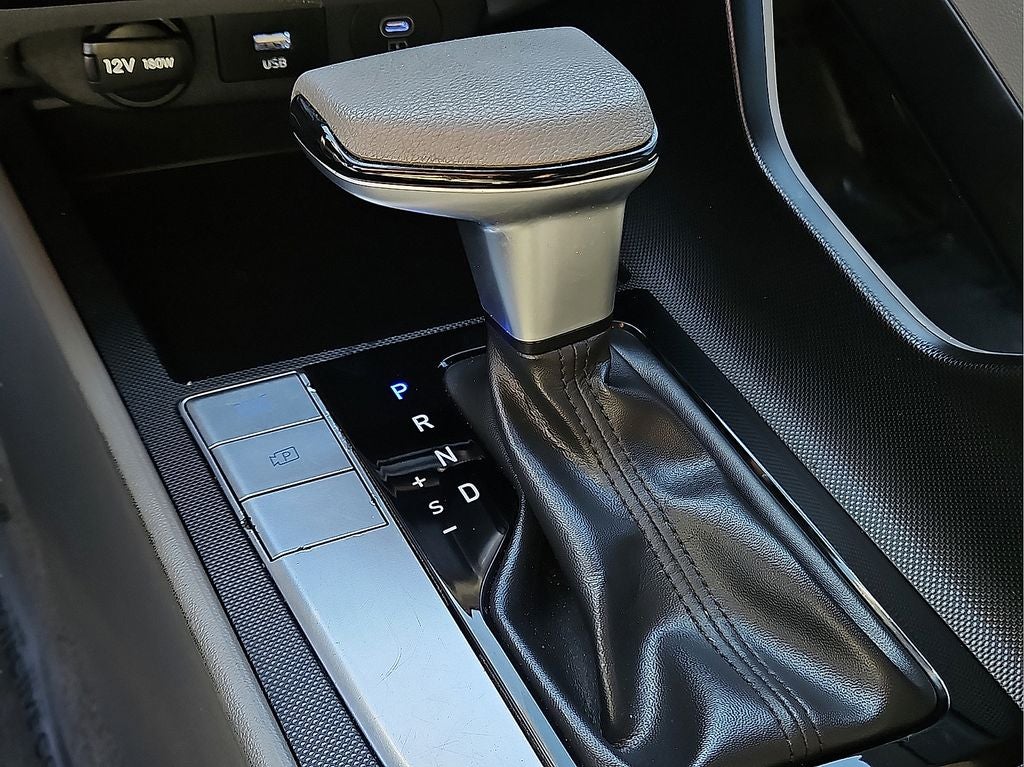 2025 Hyundai Elantra SE - up to 41 MPG Highway