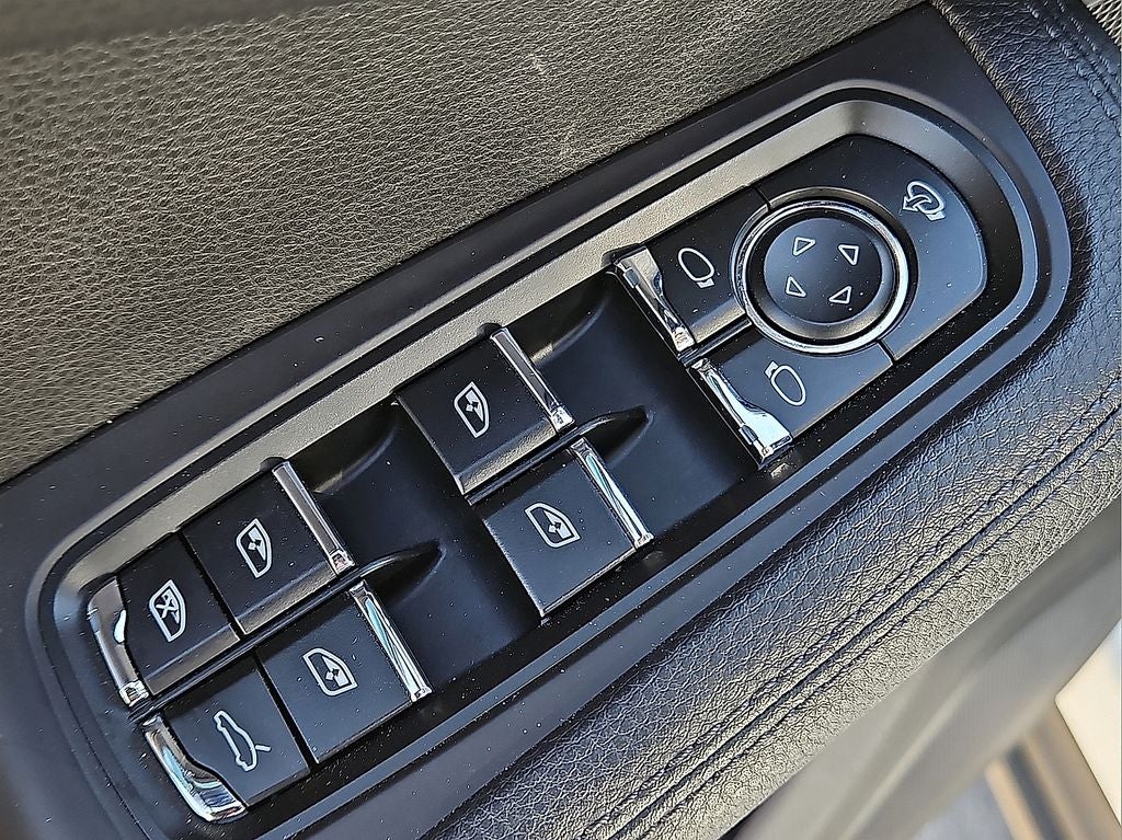 2023 Porsche Macan AWD