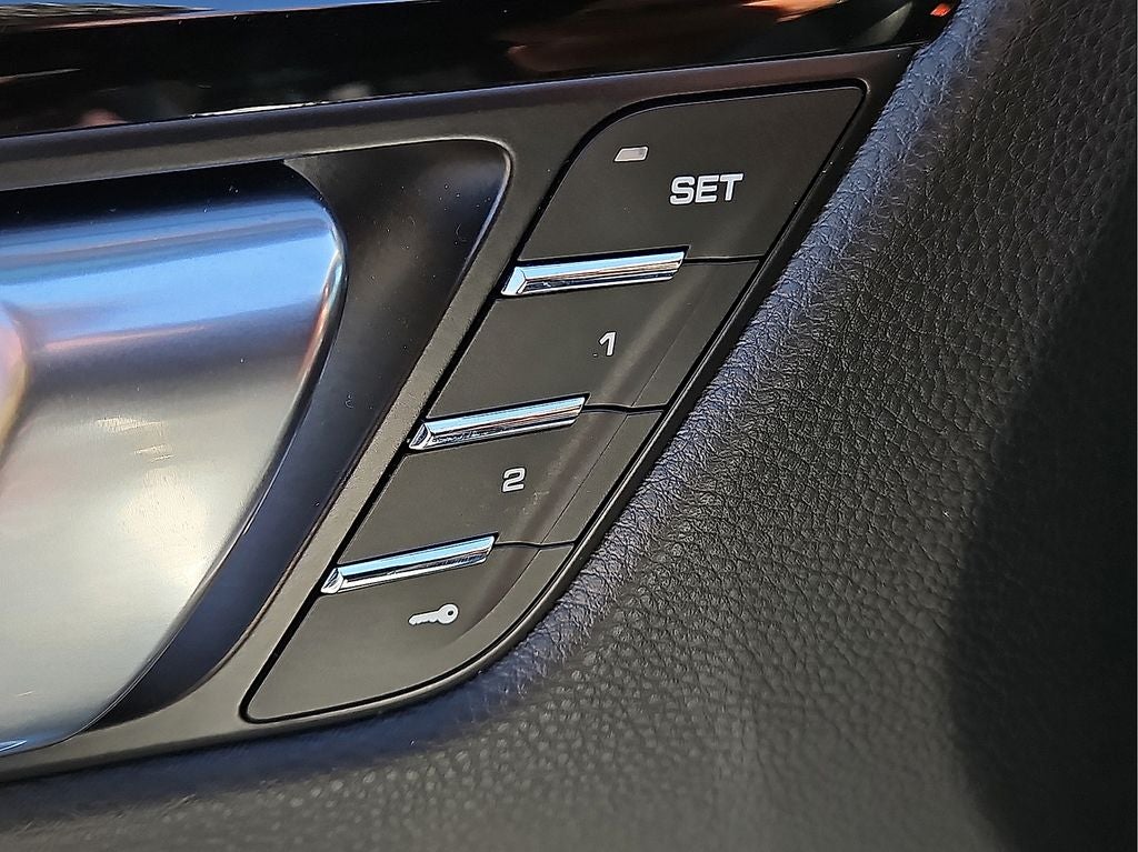 2023 Porsche Macan AWD