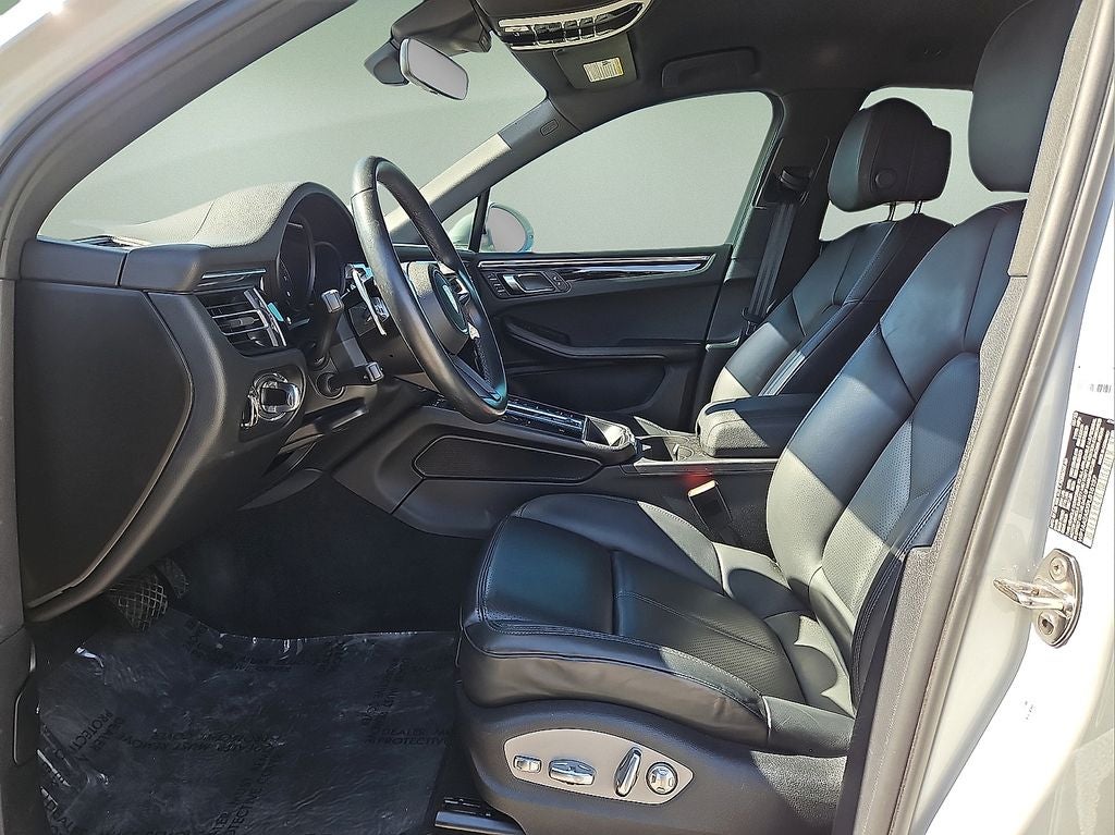 2023 Porsche Macan AWD