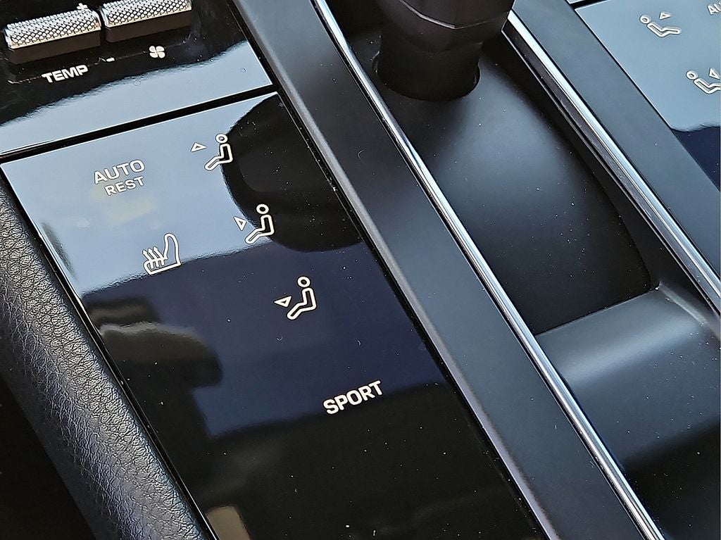 2023 Porsche Macan AWD