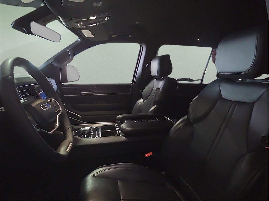 2023 Jeep Wagoneer Base