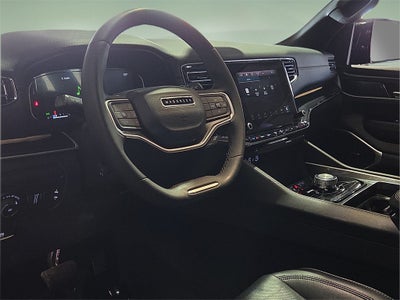 2023 Jeep Wagoneer Base