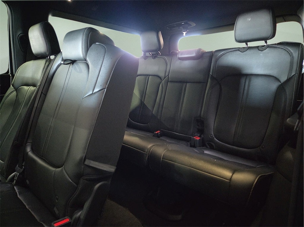 2023 Jeep Wagoneer Base