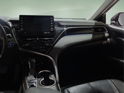 2022 Toyota Camry Hybrid XLE