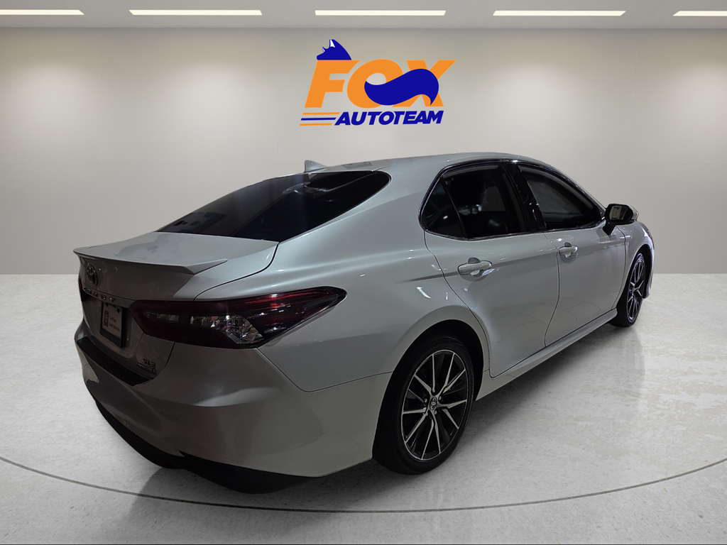 2022 Toyota Camry Hybrid XLE