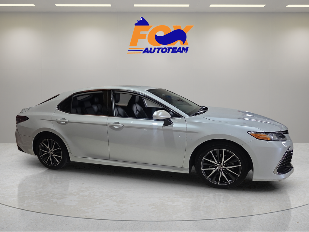 2022 Toyota Camry Hybrid XLE