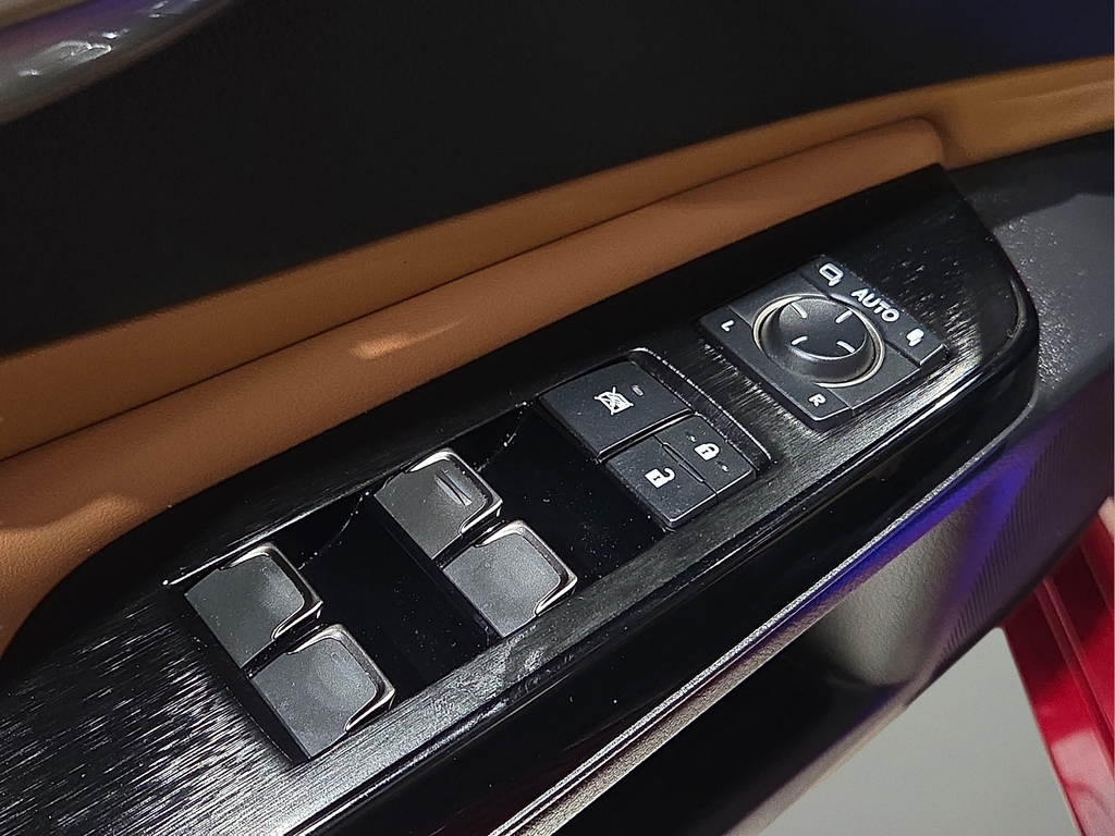 2025 Lexus ES 300h Luxury