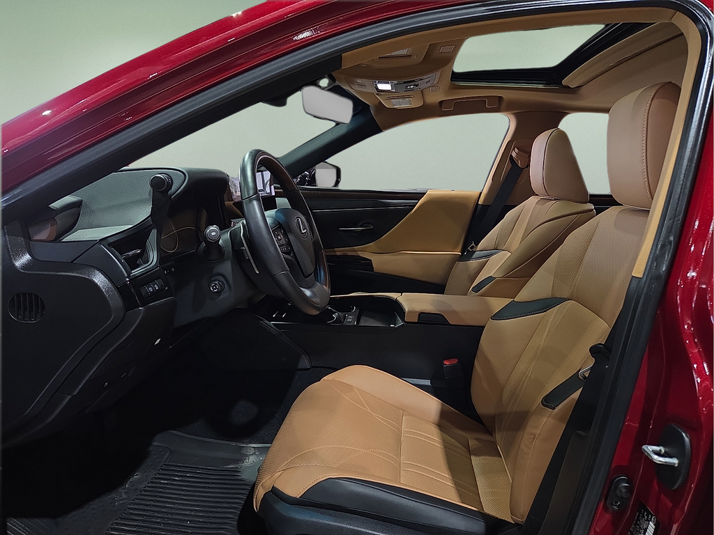 2025 Lexus ES 300h Luxury