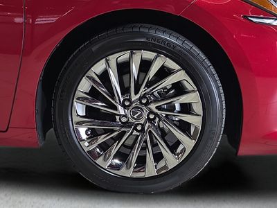 2025 Lexus ES 300h Luxury