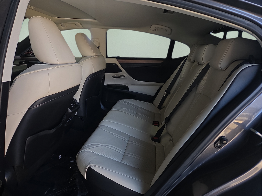 2024 Lexus ES 300h Ultra Luxury