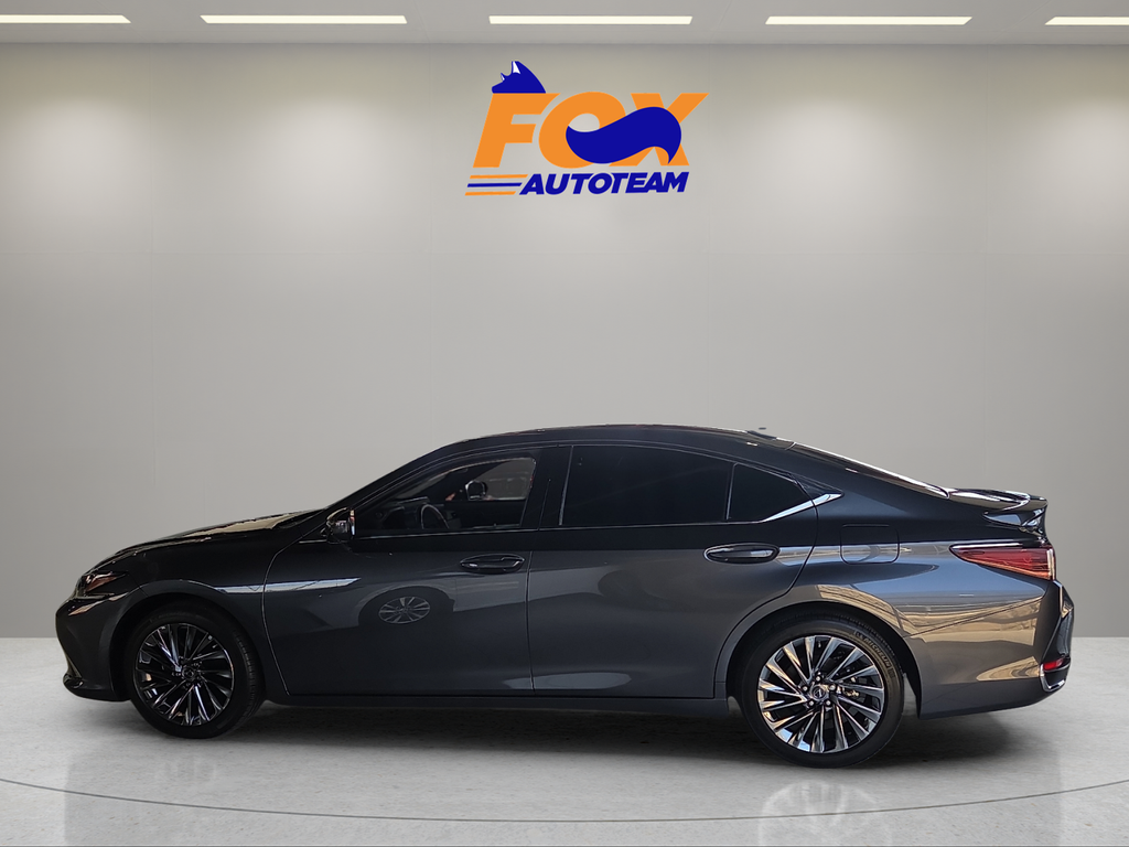 2024 Lexus ES 300h Ultra Luxury