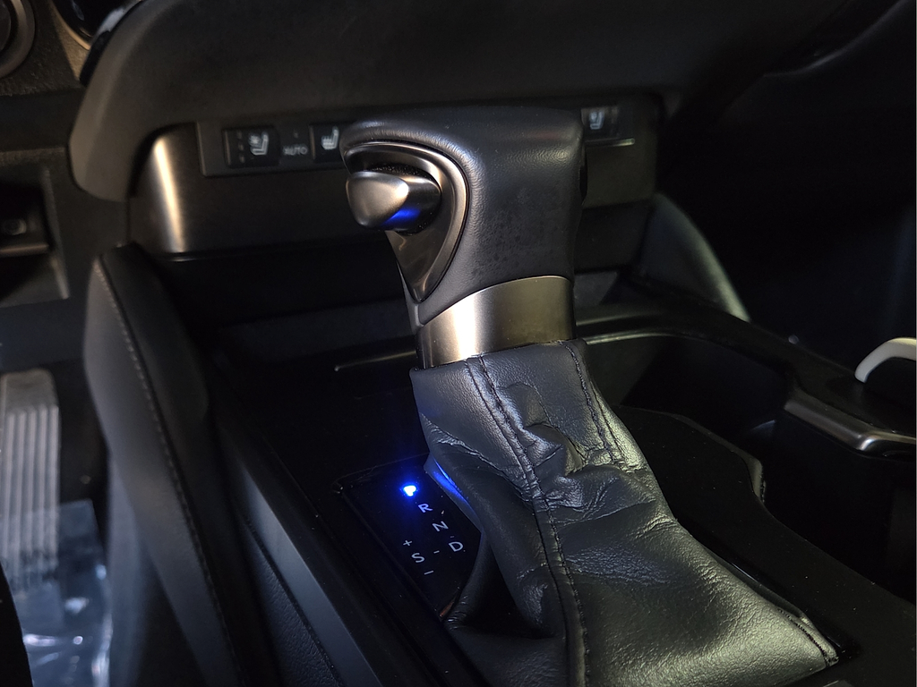2024 Lexus ES 300h Ultra Luxury