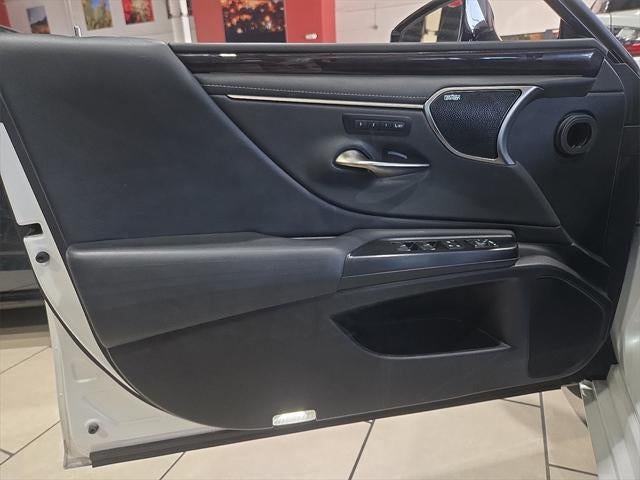 2021 Lexus ES 300h Ultra Luxury