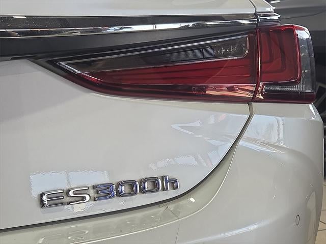 2021 Lexus ES 300h Ultra Luxury