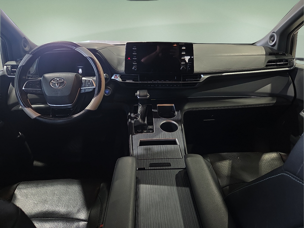 2023 Toyota Sienna XSE 7 Passenger