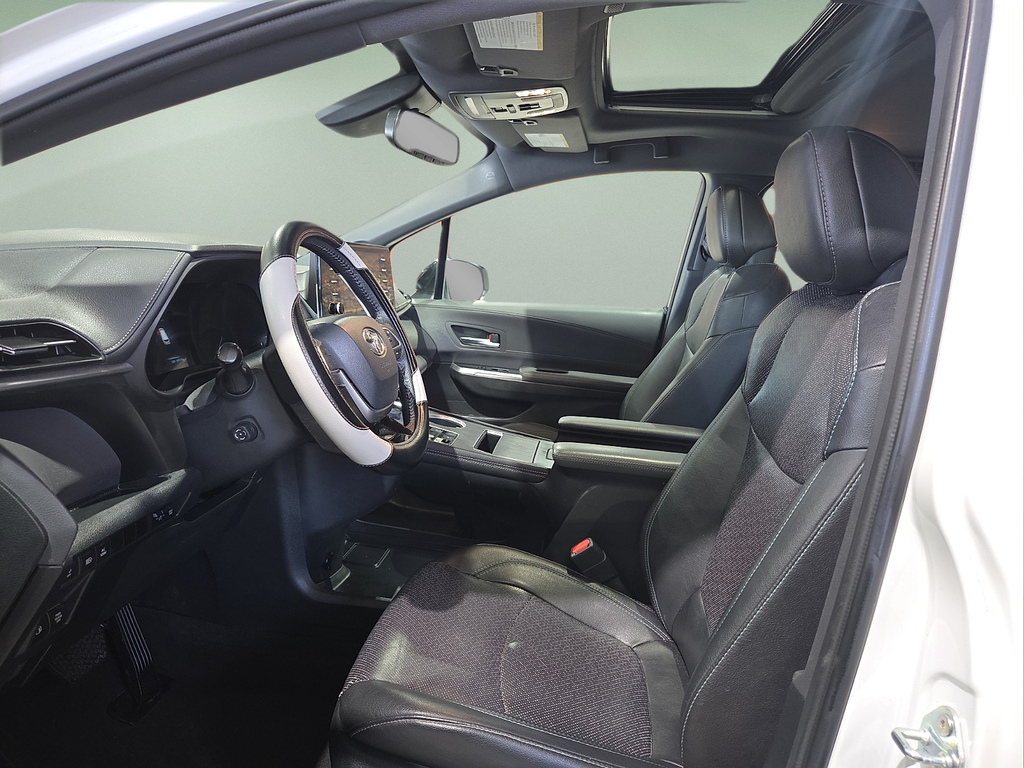 2023 Toyota Sienna XSE 7 Passenger