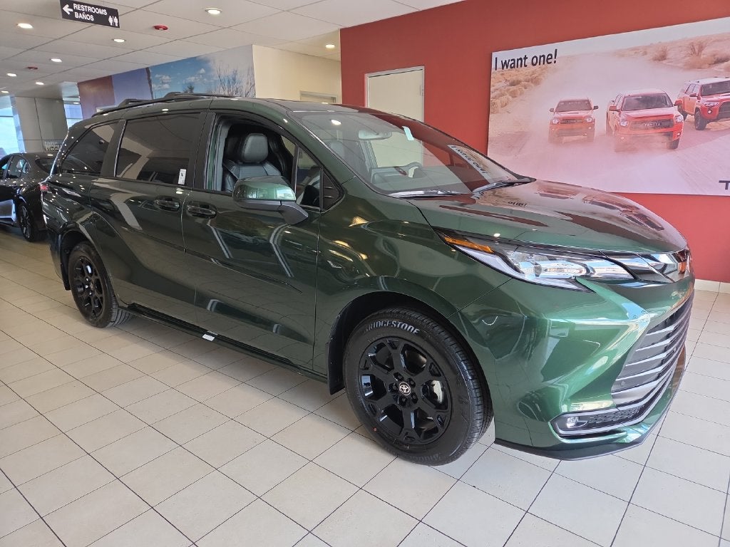 2026 Toyota Sienna Woodland Edition 7 Passenger