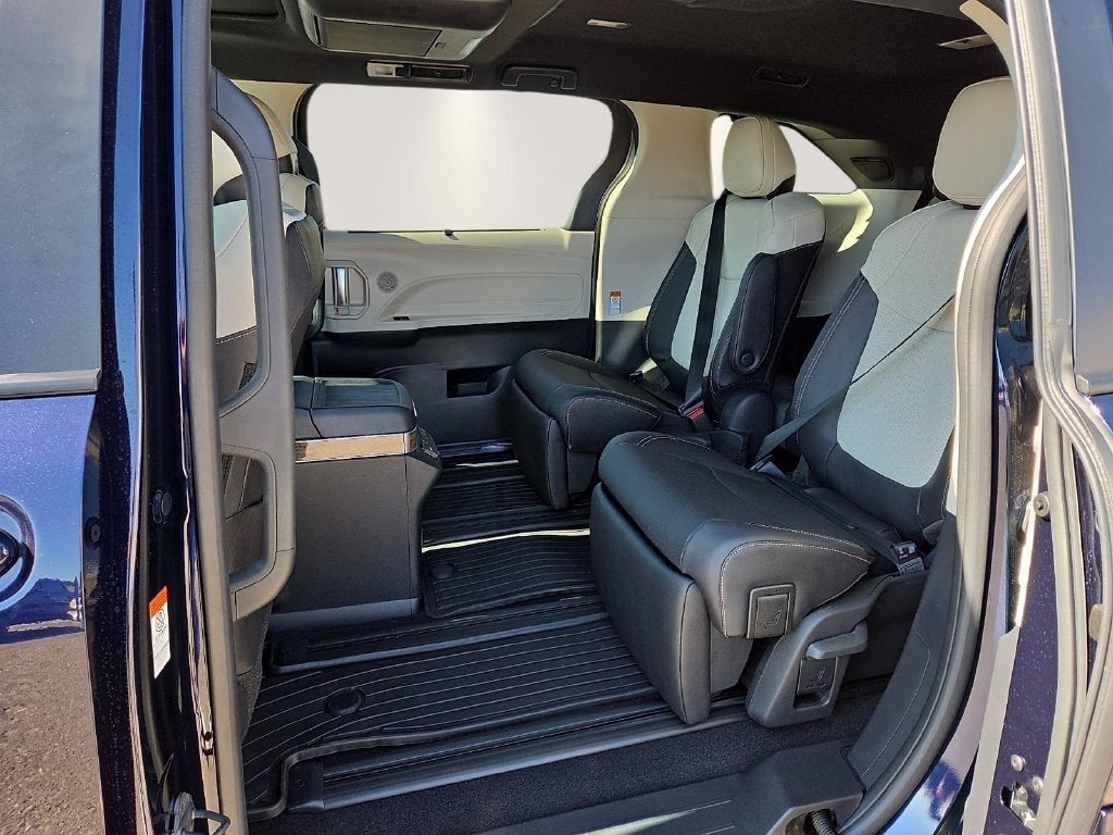 2026 Toyota Sienna Platinum 7 Passenger
