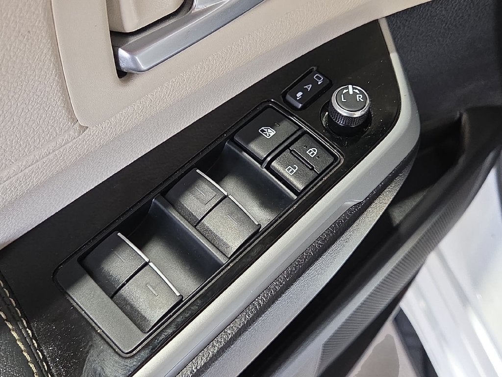2025 Toyota Sienna Platinum 7 Passenger