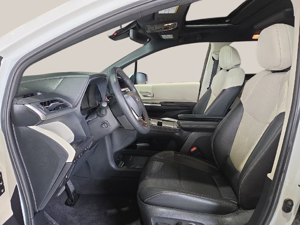 2025 Toyota Sienna Platinum 7 Passenger