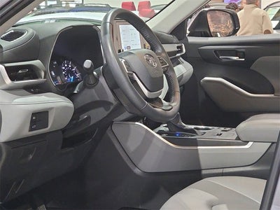 2025 Toyota Highlander Hybrid XLE