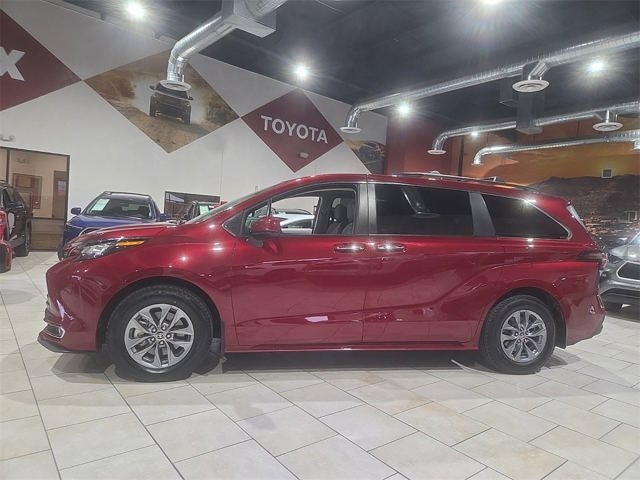 2023 Toyota Sienna XLE