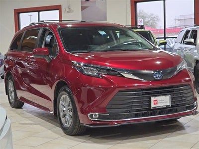 2023 Toyota Sienna XLE
