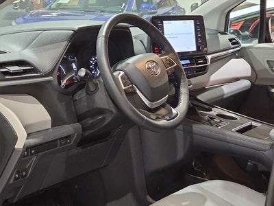 2023 Toyota Sienna XLE