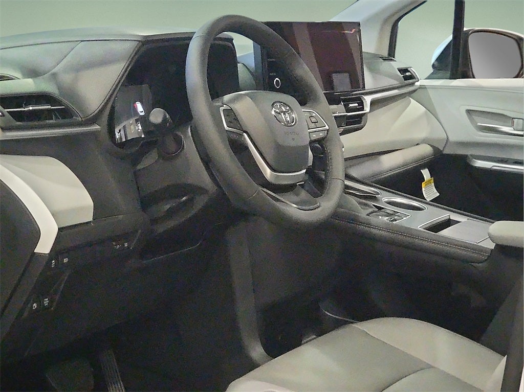 2026 Toyota Sienna XLE 8 Passenger