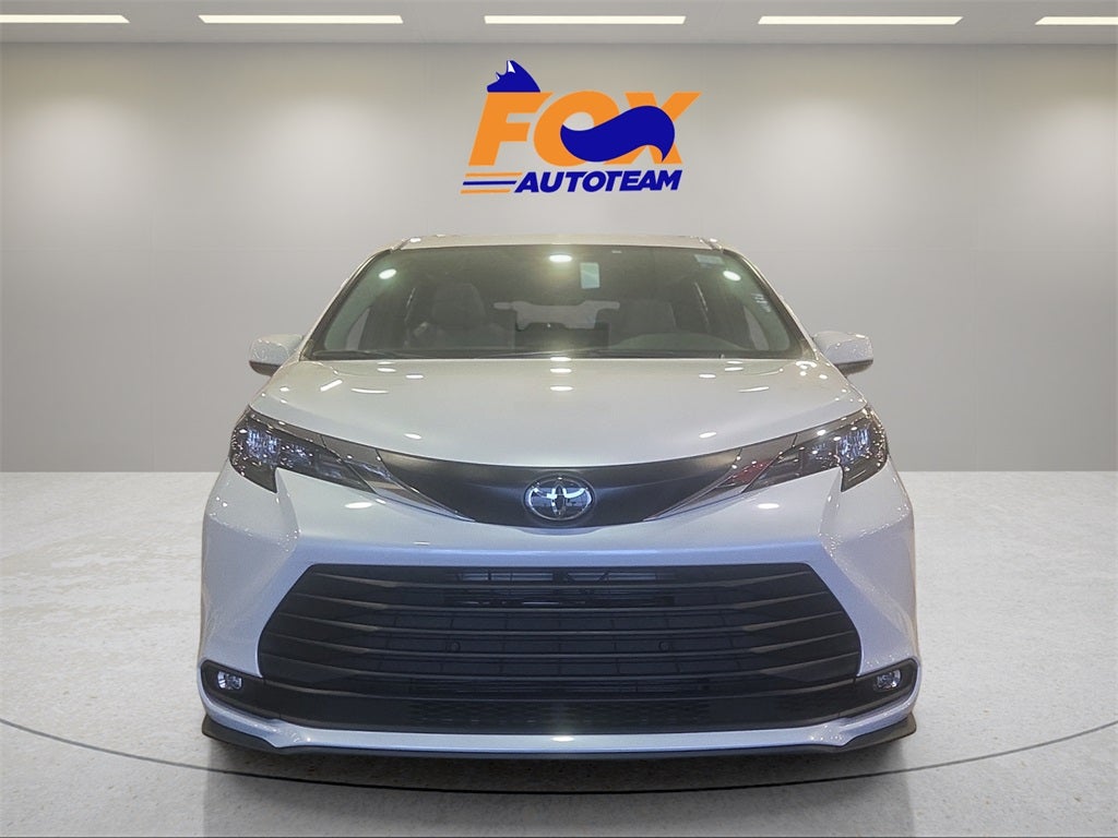 2026 Toyota Sienna XLE 8 Passenger