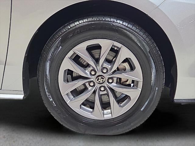 2023 Toyota Sienna XLE 8 Passenger