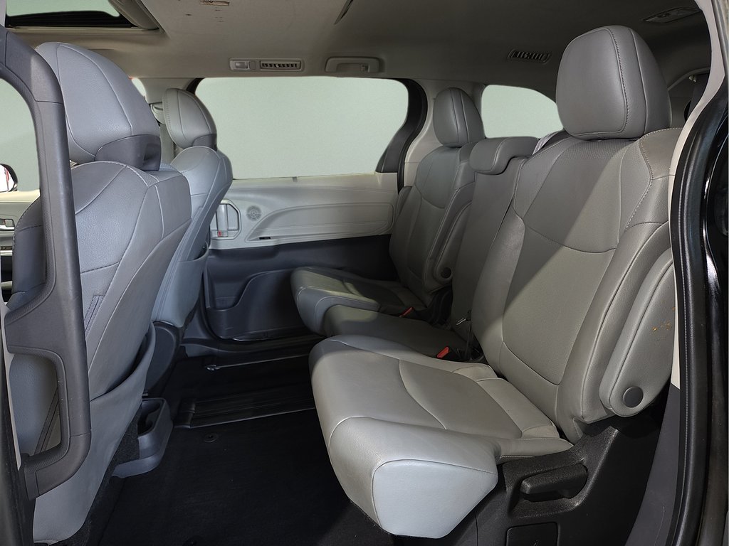 2022 Toyota Sienna XLE 8 Passenger