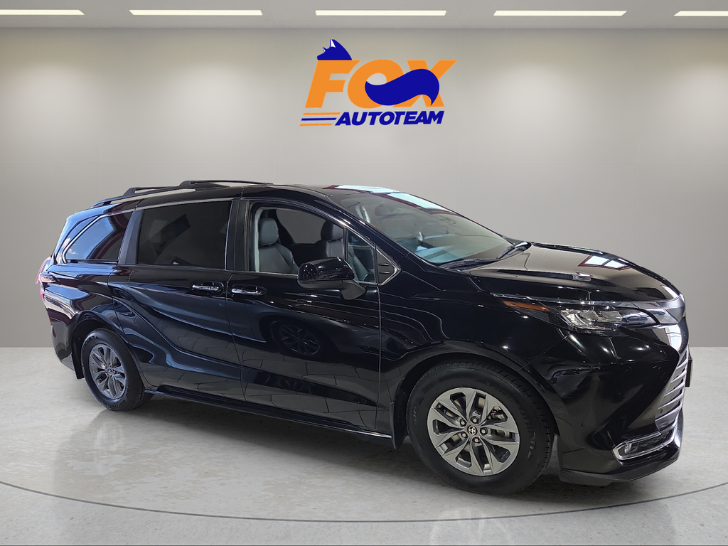 2022 Toyota Sienna XLE 8 Passenger