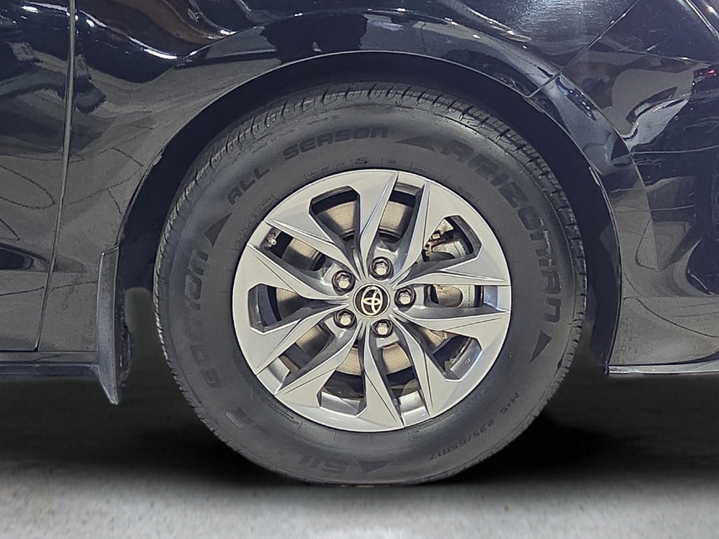 2022 Toyota Sienna XLE 8 Passenger