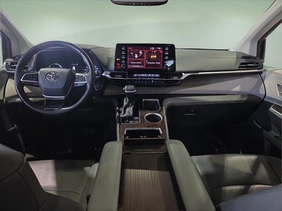 2022 Toyota Sienna XLE 8 Passenger