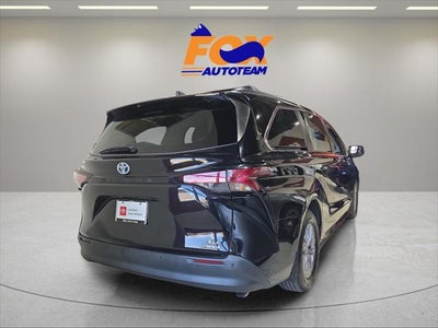 2022 Toyota Sienna XLE 8 Passenger