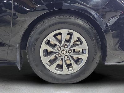 2022 Toyota Sienna XLE 8 Passenger