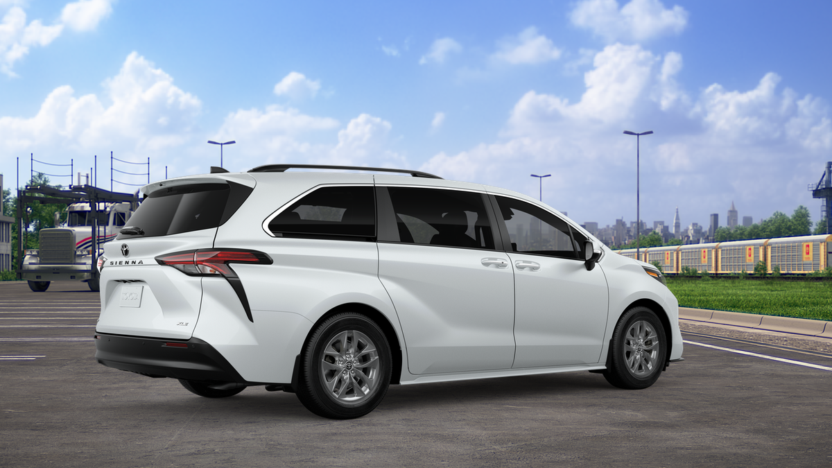 2026 Toyota Sienna XLE 8 Passenger