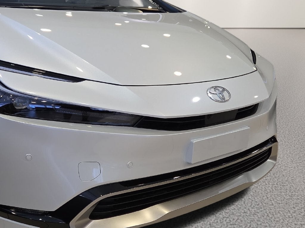 2027 Toyota Prius Plug-In Hybrid XSE Premium