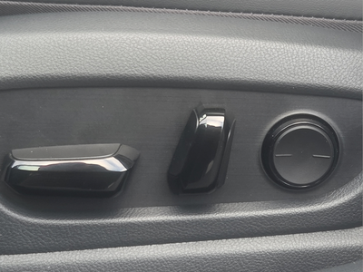 2025 Lexus UX 300h F SPORT Design