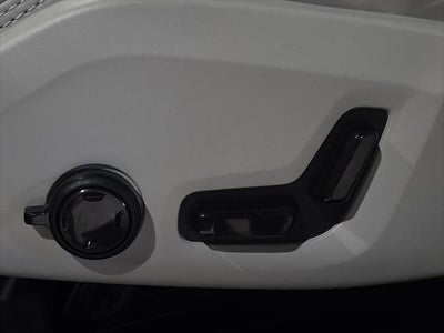2024 Volvo XC60 B5 Ultimate Dark Theme